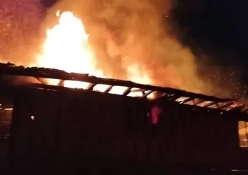 Kastamonu'da ahşap ev yangında küle döndü!