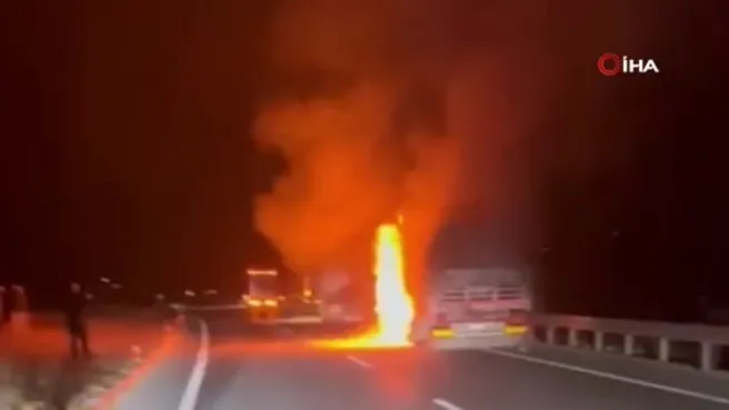 Seyir halindeki TIR yanarak küle döndü