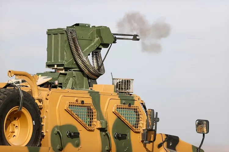 goklerin-yeni-muhafizi-mke-tolga-sahnede-kamikaze-dronlari-boyle-parcaladi-1774304484028.jpg Göklerin yeni muhafızı MKE TOLGA sahnede: Kamikaze dronları böyle parçaladı - 2