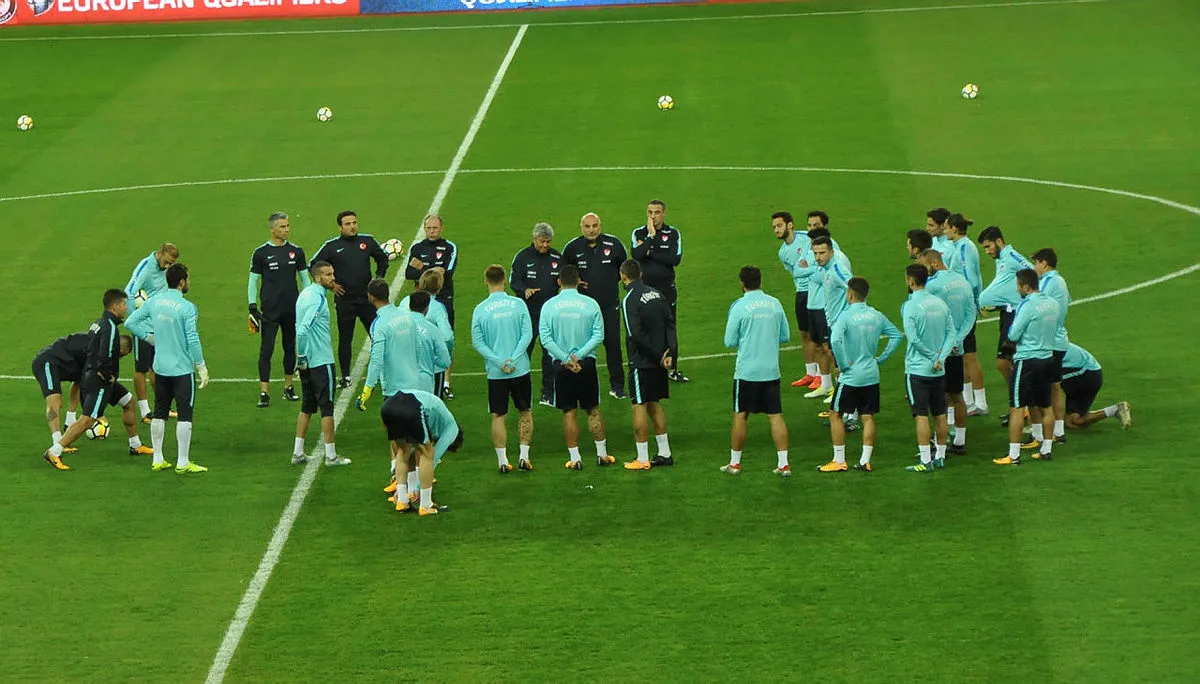 A Milli Takım'da 4 futbolcu aday kadrodan çıkarıldı