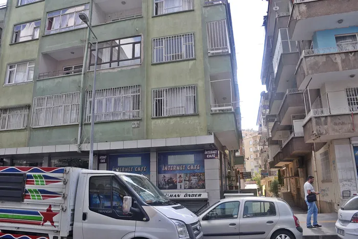 Kan donduran olay! Günlük kiralık evin balkonundan atladı - 1