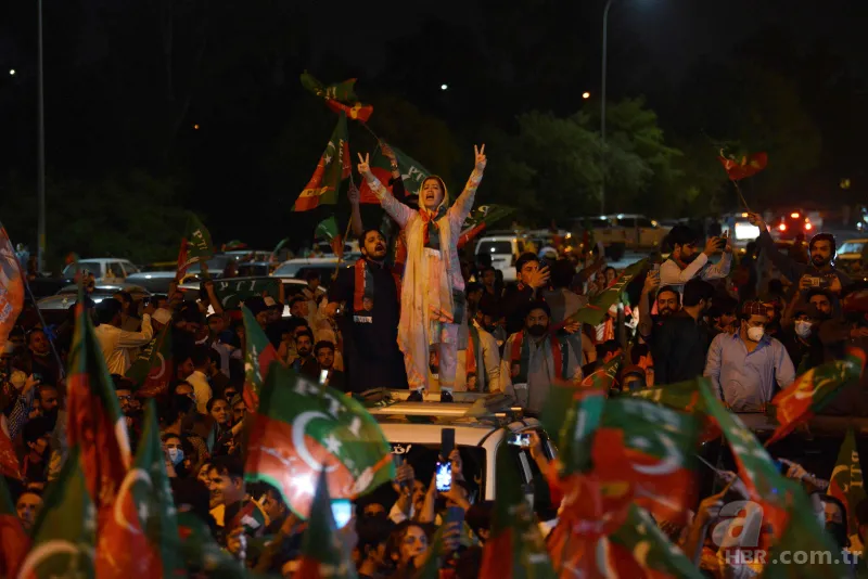 Imran Khan'ın destekçileri Pakistan'da sokağa döküldü! Muhalefete "ABD'nin hainleri" tepkisi 9