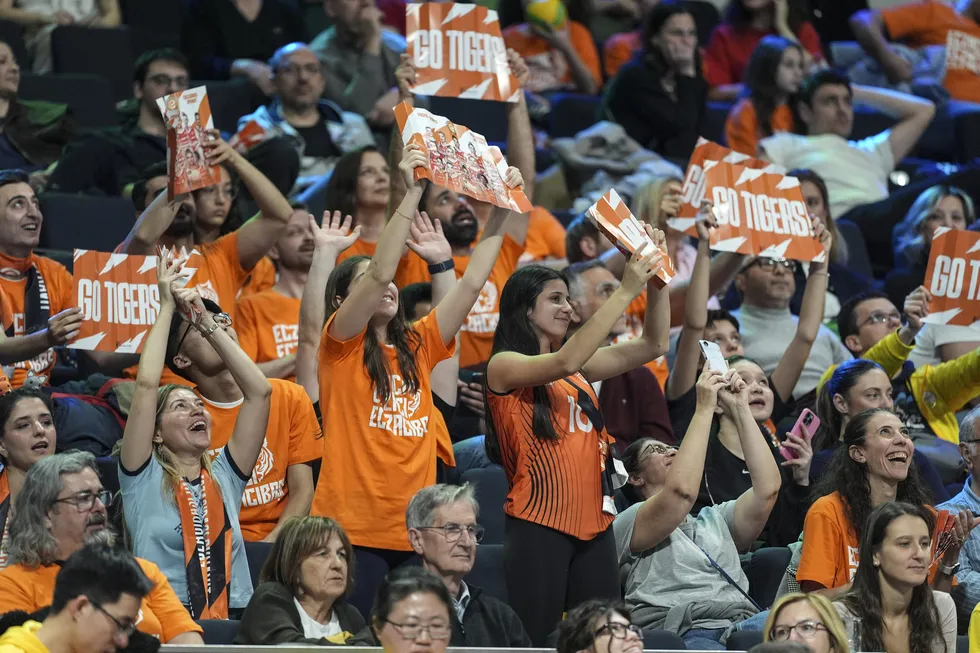 avrupanin-zirvesinde-turk-finali-vakifbank-ile-eczacibasi-karsi-karsiya-1777820612547.jpg Avrupa’nın zirvesinde Türk finali! Vakıfbank ile Eczacıbaşı karşı karşıya - 4