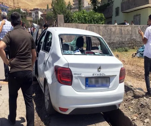 Silopi'de ekipler mahalleye girmek isteyince... - 1