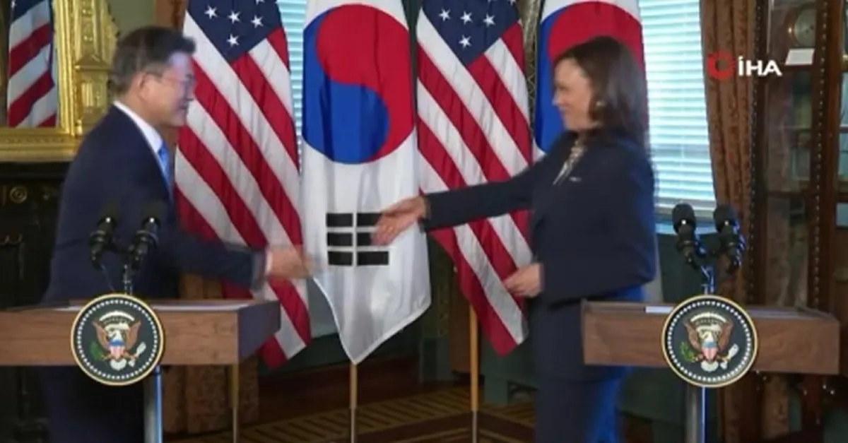 ABD Başkan Yardımcısı Kamala Harris’in yaptığı hareket olay oldu! Güney Kore Devlet Başkanı Moon Jae-in...