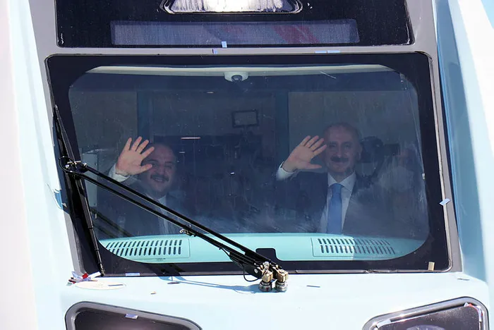 Son dakika: Türkiye’nin ilk yerli ve milli elektrikli treni raylara indi: İlk sürüşü Başkan Erdoğan yapacak! A Haber yerinde görüntüledi