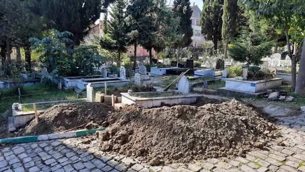 zonguldaktan-yurek-yakan-haber-asisiz-aileden-15-gun-araya-4-kisi-oldu-1635673413520.jpg Zonguldak’tan yürek yakan haber! Aşısız aileden 15 gün araya 4 kişi öldü - 3