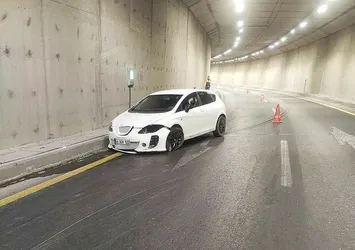 Erkenek tünelinde kaza! Kontrolden çıktı duvara çarptı