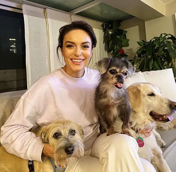 Ezgi Mola’dan başörtülü akademisyene saldırıya tepki: Saygı duymayı gibi öğreneceksin