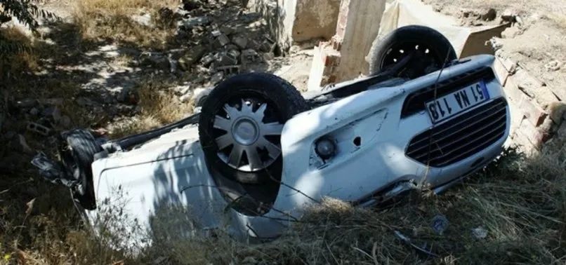 Niğde'de kadın muhtar, ters dönen araçtan sağ çıktı