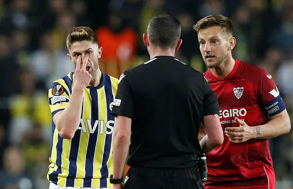 galibiyet-yetmedi-fenerbahce-avrupaya-veda-etti-fenerbahce-1-0-sevilla-mac-sonucu-1678996810919.jpg Galibiyet yetmedi! Fenerbahçe Avrupa'ya veda etti... Fenerbahçe 1-0 Sevilla (MAÇ SONUCU) - 5
