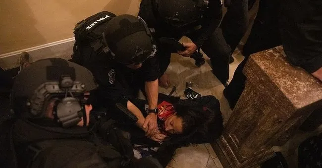 Dünyanın konuştuğu an: ABD’deki kanlı baskında öldürülen kadının görüntüleri ortaya çıktı! Kimliği belli oldu