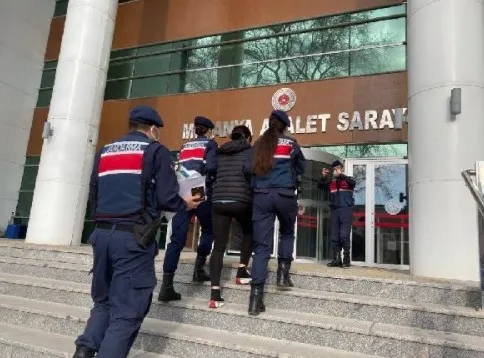 bursada-ozbek-bakici-calistigi-villadan-1-milyon-tl-caldi-yurt-disina-kacarken-yakalandi-1640956619744.jpg Bursa’da Özbek bakıcı çalıştığı villadan 1 milyon TL çaldı! Yurt dışına kaçarken yakalandı - 2