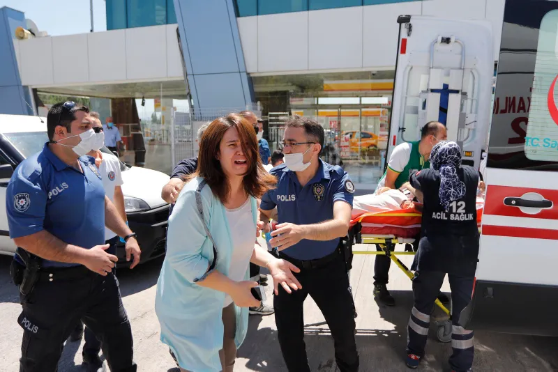 Ankara’da dehşet! Eşini çalıştığı kafede tabancayla öldürüp patronunu ağır yaraladı