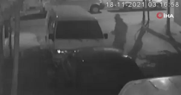 istanbulun-4-ilcesinde-araba-sahiplerinin-kabusu-oldu-lastik-hirsizi-yakalandi-1638521325734.jpg İstanbul’un 4 ilçesinde araba sahiplerinin kabusu oldu! Lastik hırsızı yakalandı - 3