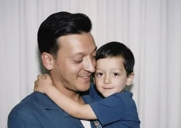 Mesut Özil 37 yaşına bastı: Çocukluk fotoğrafıyla duygulandırdı