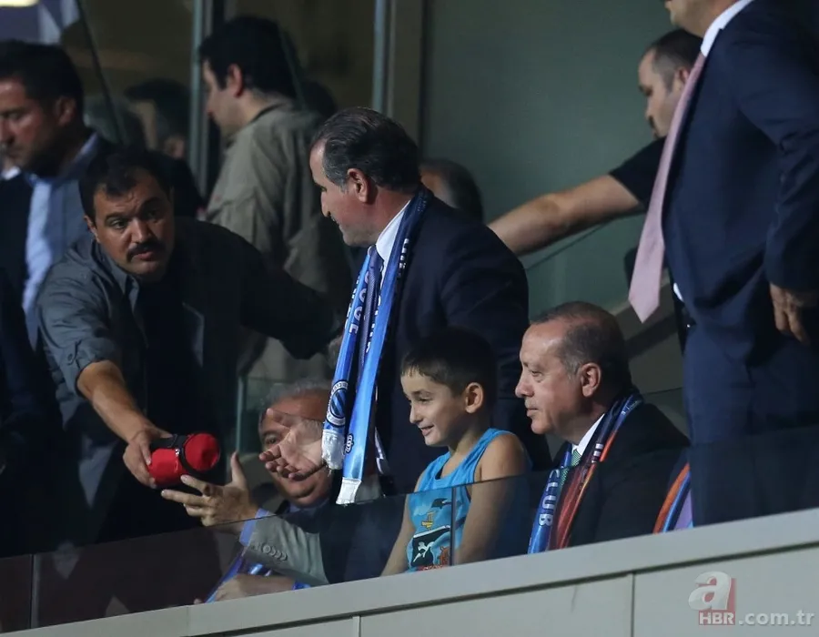 Cumhurbaşkanı Recep Tayyip Erdoğan tribünde maçı takip etti 6