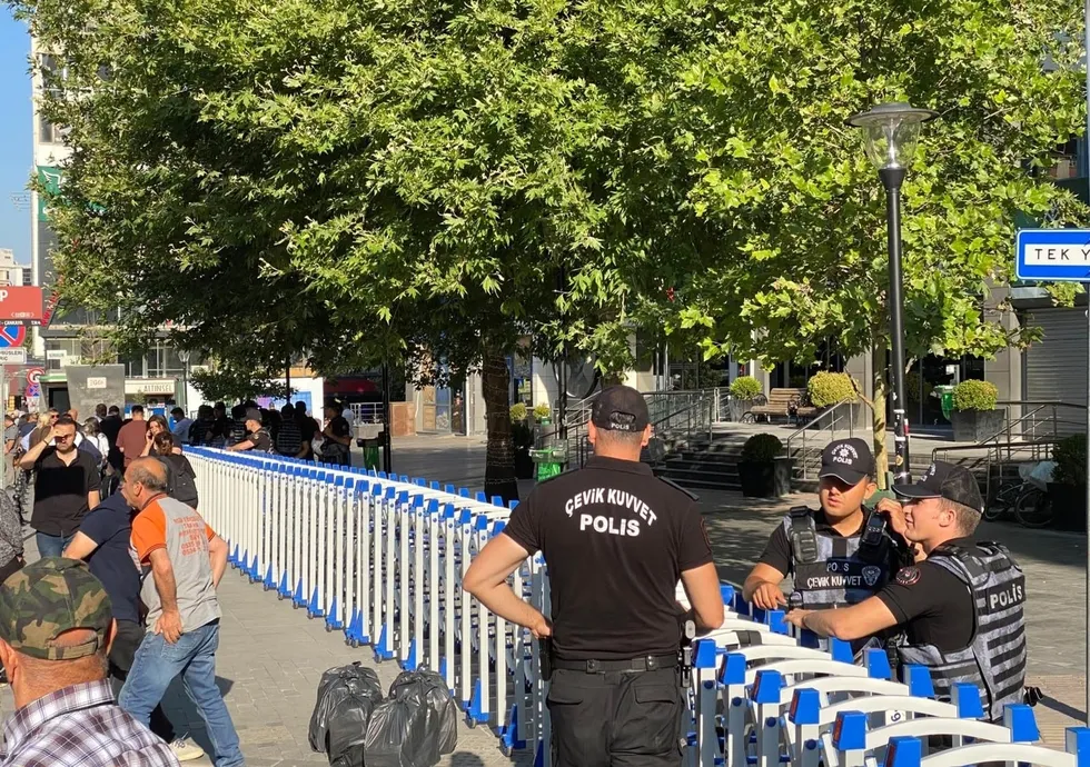 cankaya-belediyesi-sorusturmasinda-carpici-ifade-1785388022671.jpeg Eski müdür, 18 firmanın davet edildiği pazarlık usulü ihalesinin Belediye Başkanı Hüseyin Can Güner'in talimatıyla iptal edildiğini öne sürdü. (AA)
