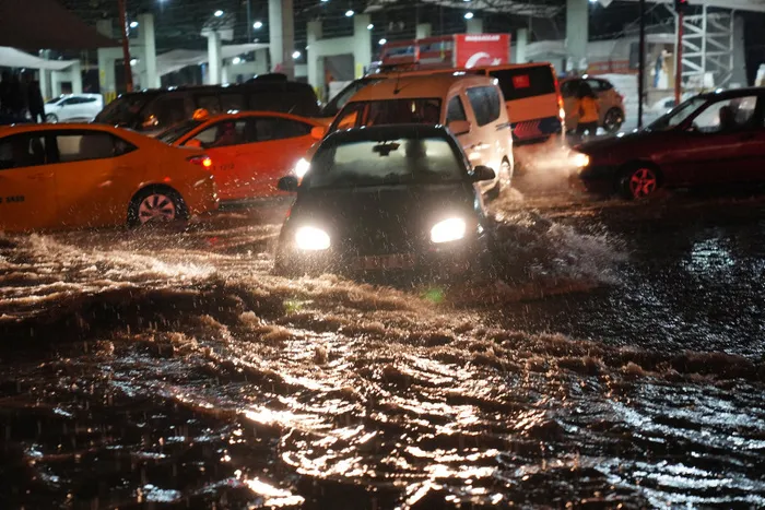 Meteoroloji hava durumu | İstanbul'da sağanak yağış başladı! Ne kadar sürecek? - 3