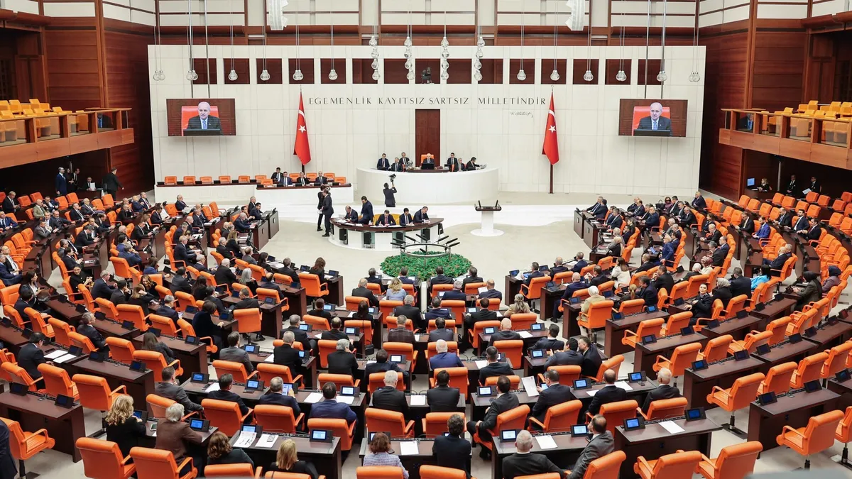 Milyonları ilgilendiren düzenleme Meclis'te! Emekli maaşı teklifinde ilk 7 madde kabul edildi