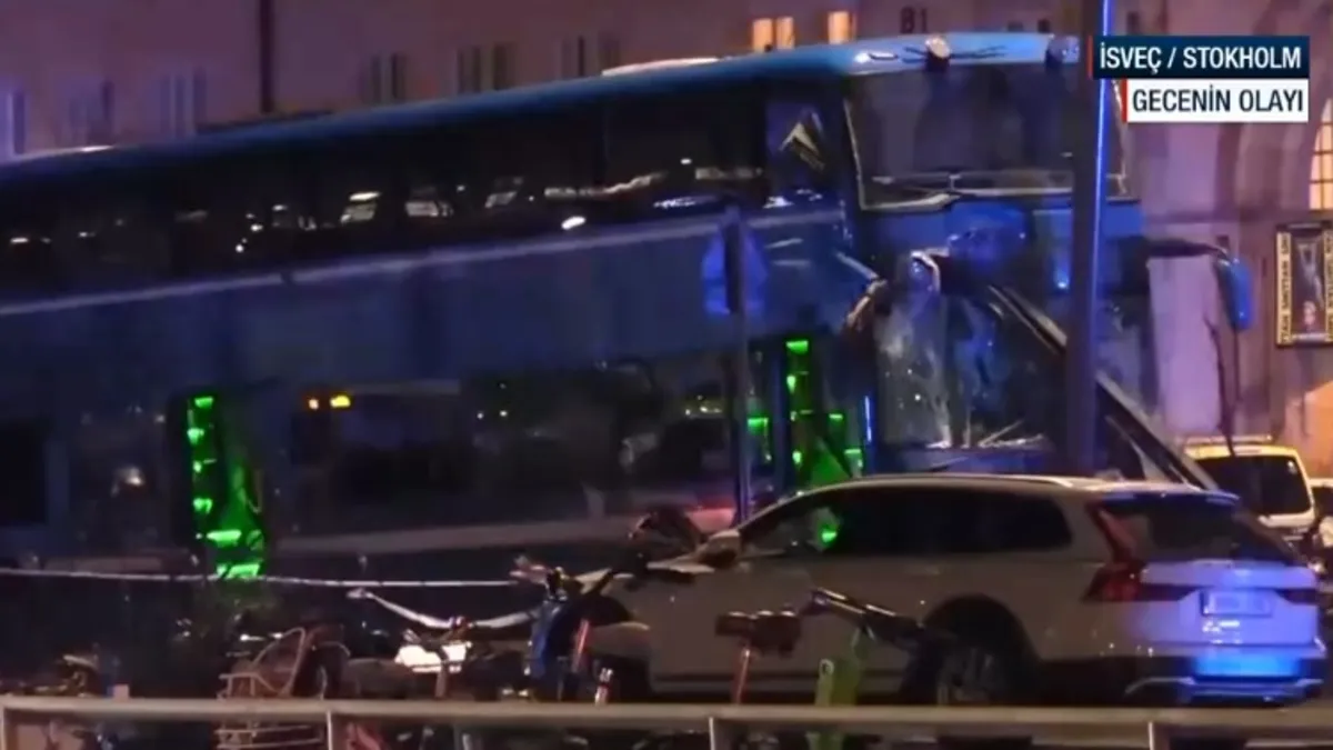 İsveç’te çift katlı otobüs durağa daldı! Ölü ve yaralılar var