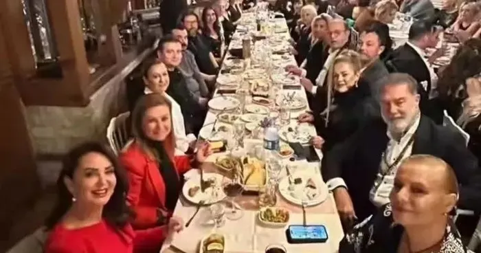teror-partisi-demin-ortagi-chpden-sehitlerimize-buyuk-saygisizlik-turkiye-derin-yastayken-alkollu-eglence-yapt-1711048709745.jpeg PKK'nın partisi DEM'in ortağı CHP'den şehitlerimize büyük saygısızlık! Türkiye şehitlerine ağlarken onlar sazlı sözlü alkollü eğlence yaptı - 4