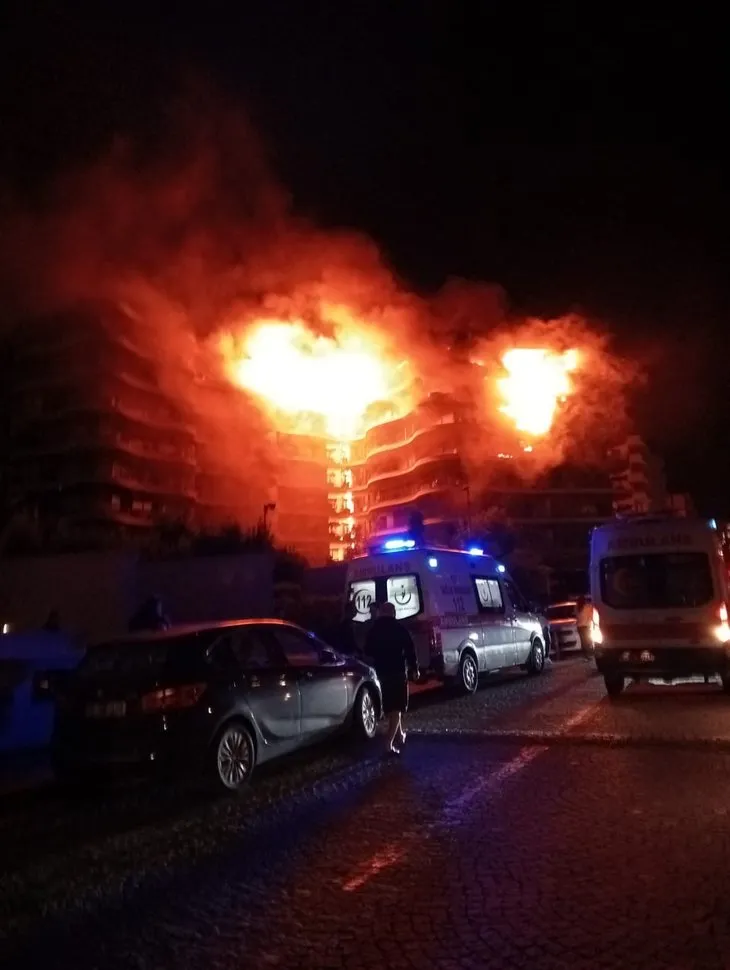 İzmir’de 8 katlı binada büyük yangın