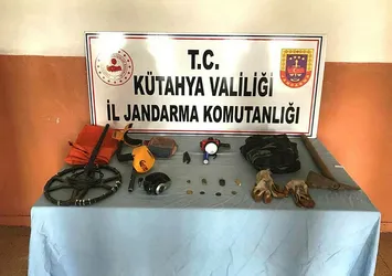 Kütahya'da Roma dönemine ait 27 sikke ele geçirildi