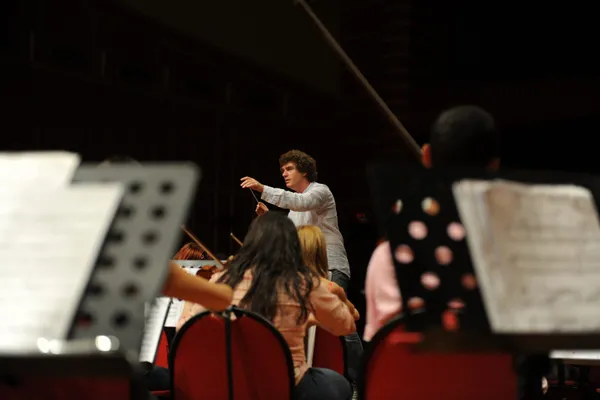 Ünlü orkestra şefi Cem Mansur, CHP’li İBB’deki ahbap çavuş ilişkilerini gözler önüne serdi