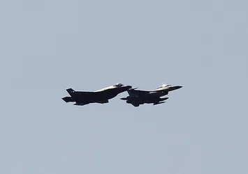 Rus uçağından Karadeniz üzerinde ABD uçağına önleme