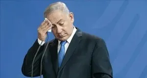 İsrailli Lapid bebek katili Netanyahu’yu topa tuttu
