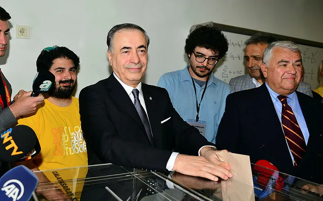 Galatasaray yeni başkanını seçiyor Mustafa Cengiz oyunu kullandı