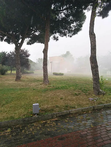 Son dakika: Meteoroloji 1. Bölge Müdürlüğü binasına yıldırım düştü - 1