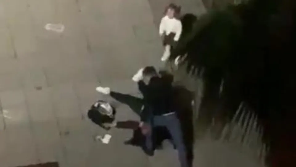 Samsun’da dehşete düşüren görüntü! Çocuğunun gözü önünde defalarca tekmeledi | Bakanlık ve savcılık harekete geçti