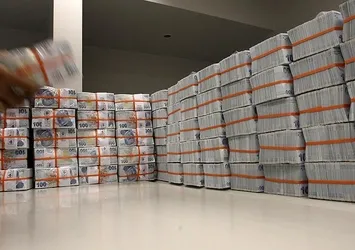 250 bin doları bile bankada unuttular