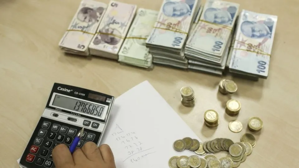 Emekli ve asgari ücret zammında son dakika | Asgari ücret ne kadar olacak? Emekliye kademeli zam hazırlığı! Bakan Bilgin'den canlı yayında flaş açıklamalar