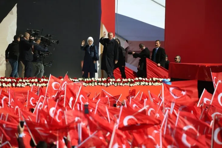 Tansu Çiller ve Mehmet Ağar Yenikapı'da! Başkan Erdoğan karşıladı