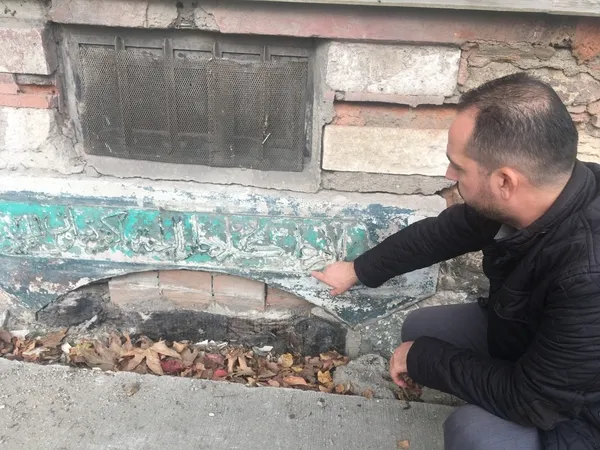istanbulda-kuran-i-kerim-ayeti-ayaklar-altina-alindi-1639122303068.jpg İstanbul’da Kur'an-ı Kerim ayeti ayaklar altına alındı - 1