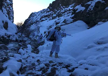 Van'da PKK'nın kış üslenmesine darbe
