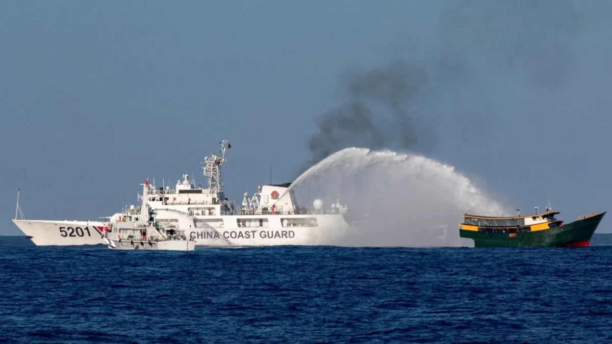 Çin'den Güney Çin Denizi'nde bombardıman uçaklarıyla devriye