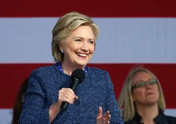 Hillary Clinton, FBI’ya meydan okudu