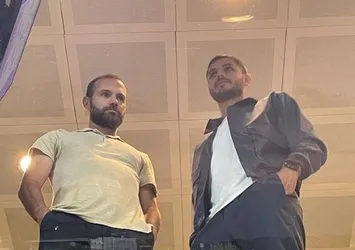 Galatasaray'ın yeni starları Mauro Icardi ve Juan Mata Kasımpaşa maçını tribünden takip etti! Heyecanlı tavırları dikkat çekti