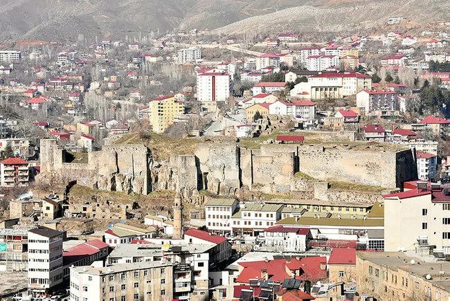 Bitlis'te 2019'da 9 metrelik kar varken şehir 2021’e karsız ve kurak girdi - 5