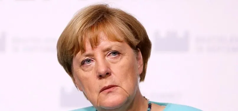 Angela Merkel tarihinin en ağır yenilgisini aldı