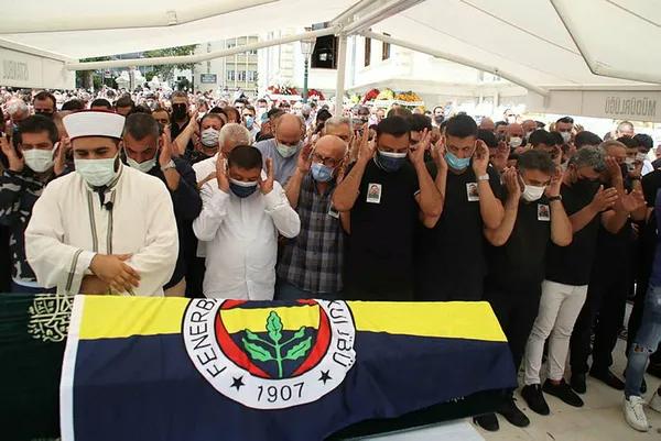 Alişan kardeşinin vefatından sonra ilk kez sahnede! Tüm şarkılarım... - 1