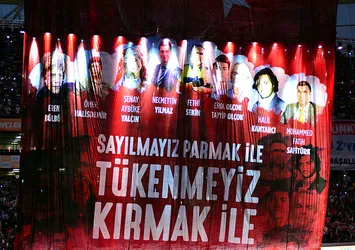 AK Parti gençliği şehitleri unutmadı! Adana'da duygulandıran anlar