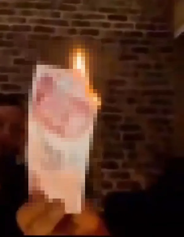 1610258254962.jpg Skandal görüntüler! TL'yi ateşe verip sigara yaktılar! - 1