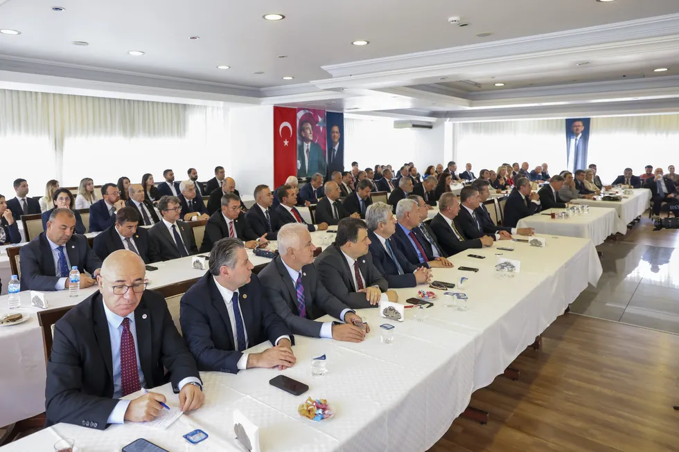 Masa önünde temizlik arkasında taktik: Yeni Parti siyasetinde vitrin oyunu! Parti imajı için "vukuatlı" isimlere yer yok - 3