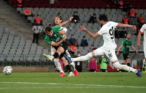 Son dakika: Kocaelispor Sakaryaspor'u 4-0 yenerek 1. Lig'e yükseldi - 5