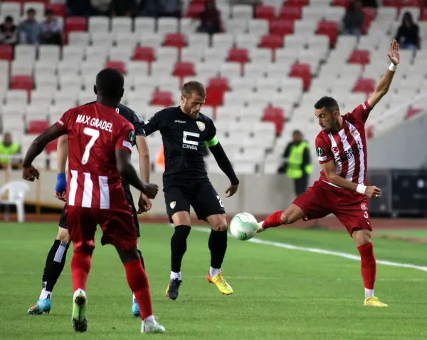 sivasspor-tarihe-gectigi-macta-yenildi-1665081346292.jpg Sivasspor tarihe geçtiği maçta yenildi - 2